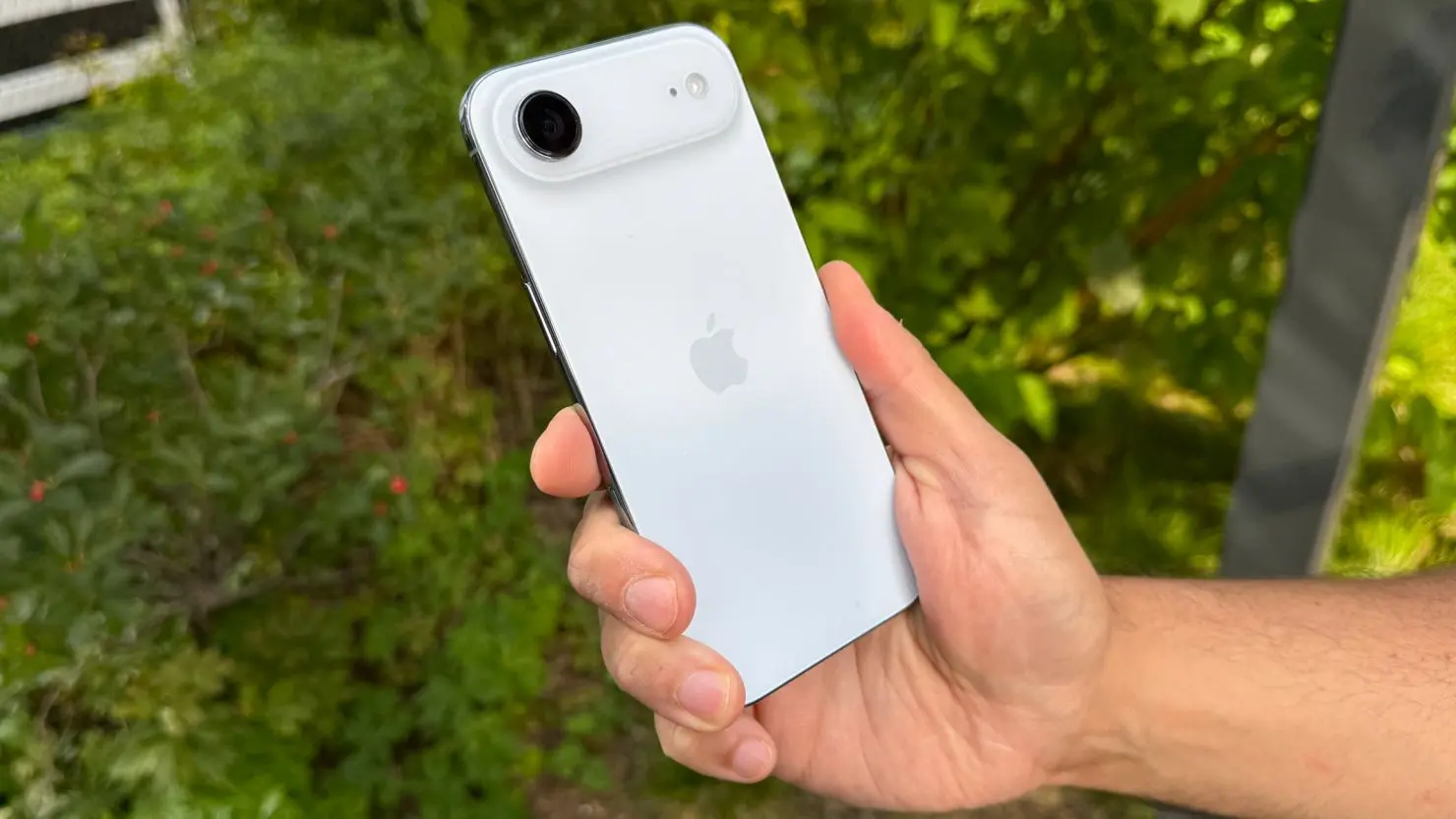 Hands-On with iPhone Air It Sure Does Feel Like Air