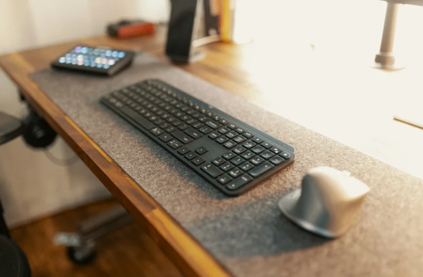 Felt&Cork Desk Mat – Oakywood texture of balance and focus