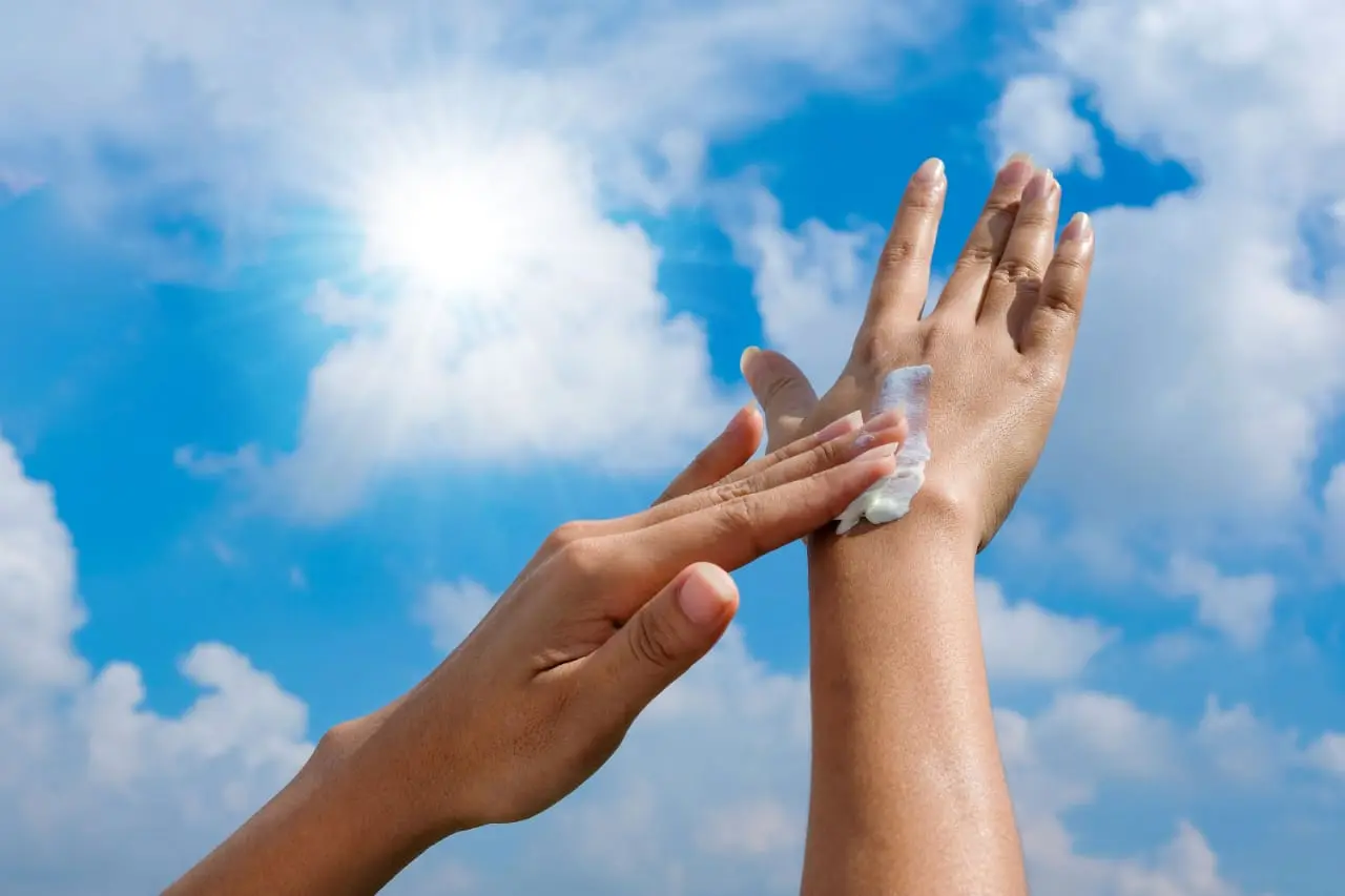 Blue Lizard vs Eucerin Which SPF 50 Spray Sunscreen is Best