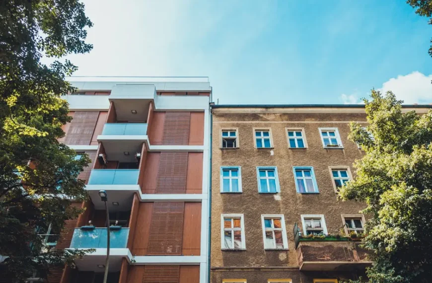 What Virtual Tours Reveal About Off-Campus Student Apartments